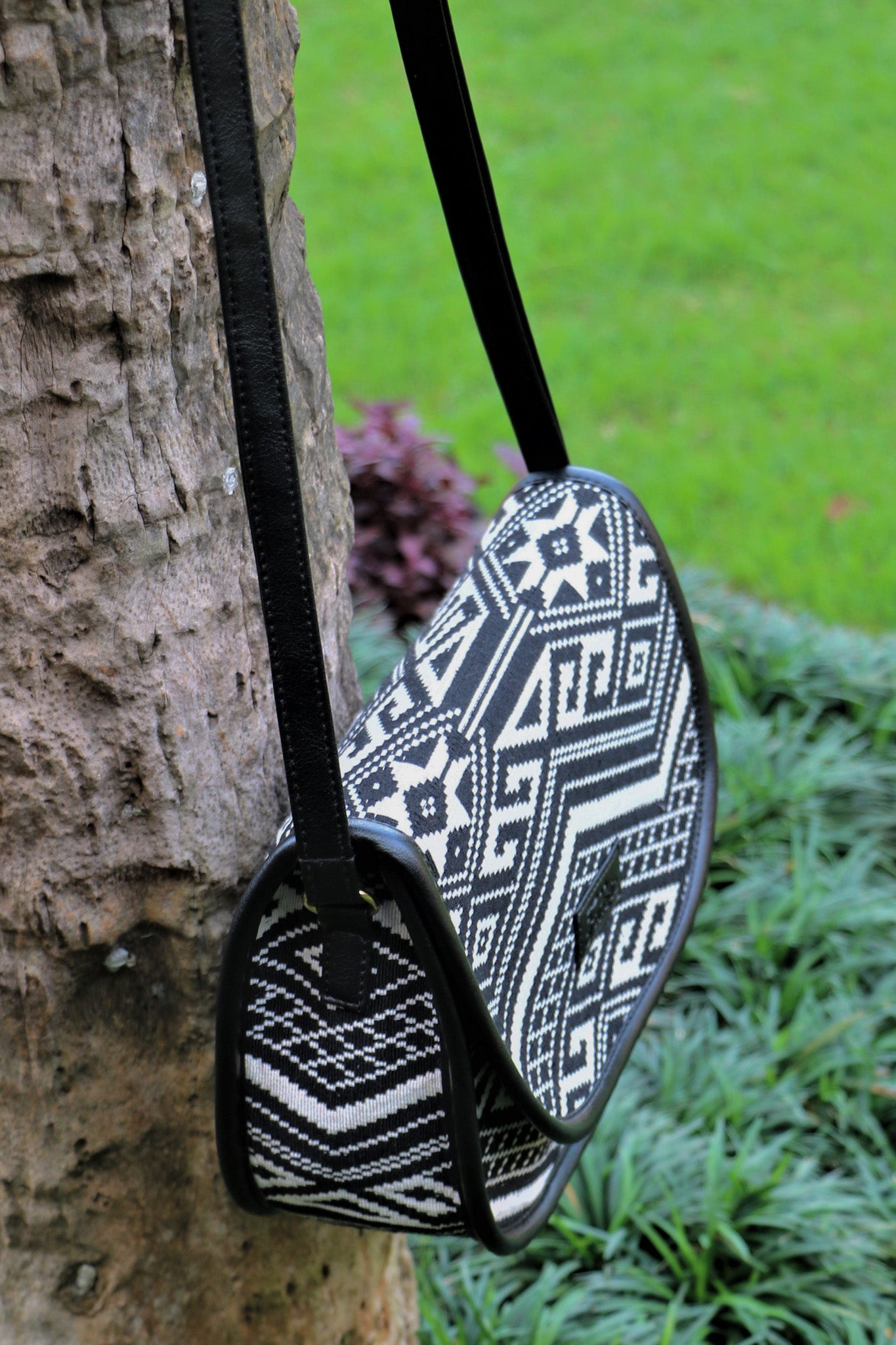 The Black Saddle Sling
