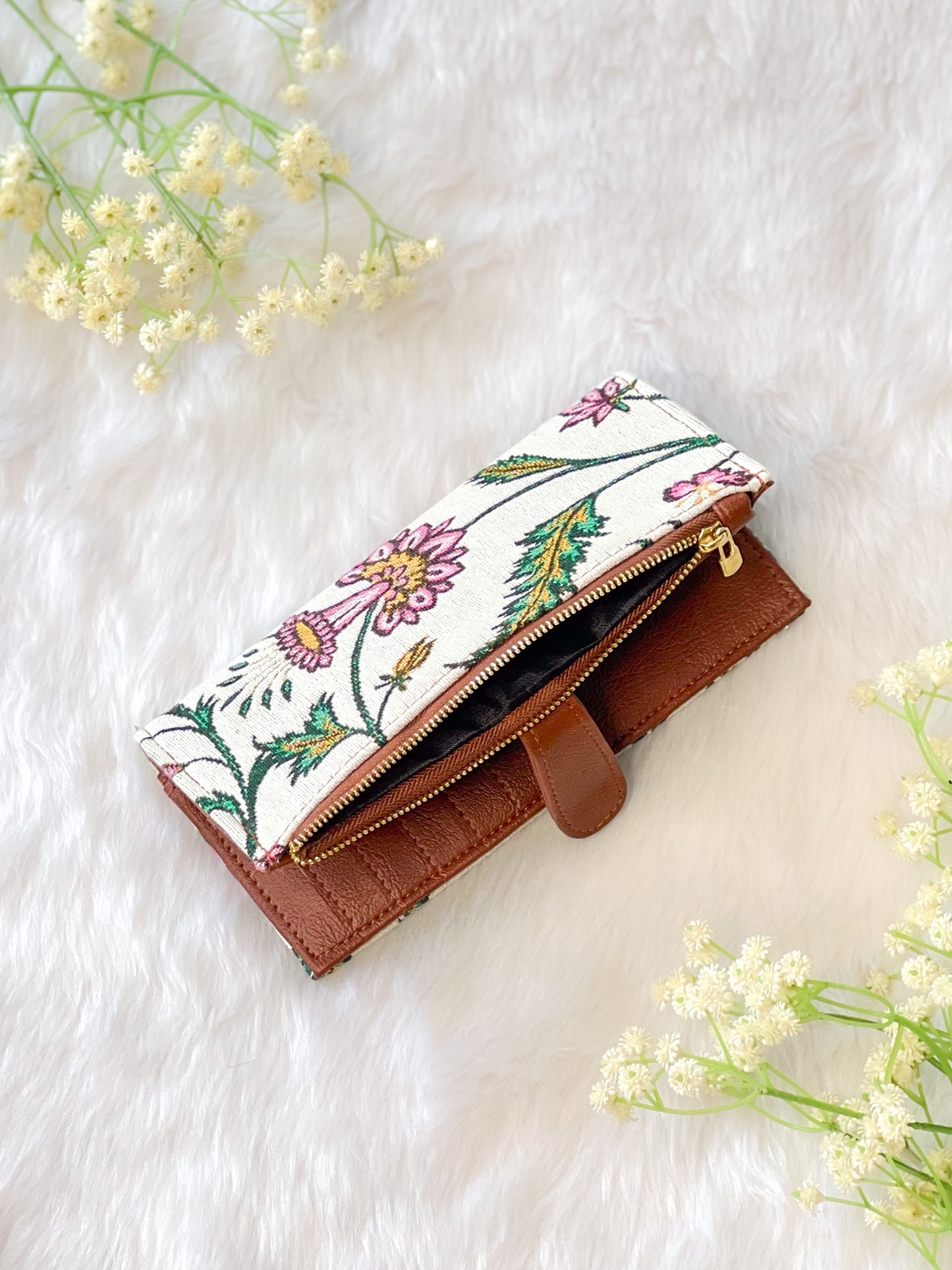 White Lotus Wallet