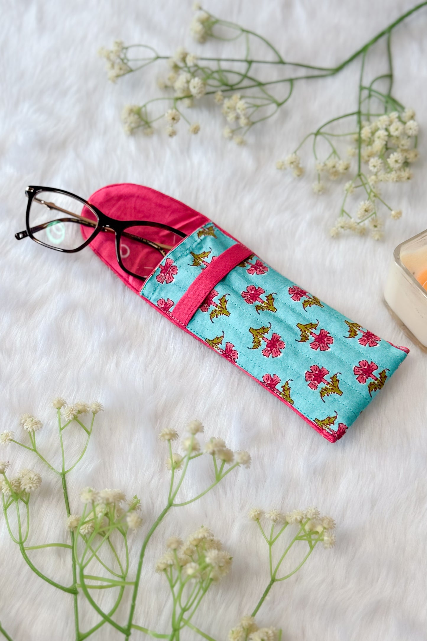 Blue Hawaiian Specs Holder