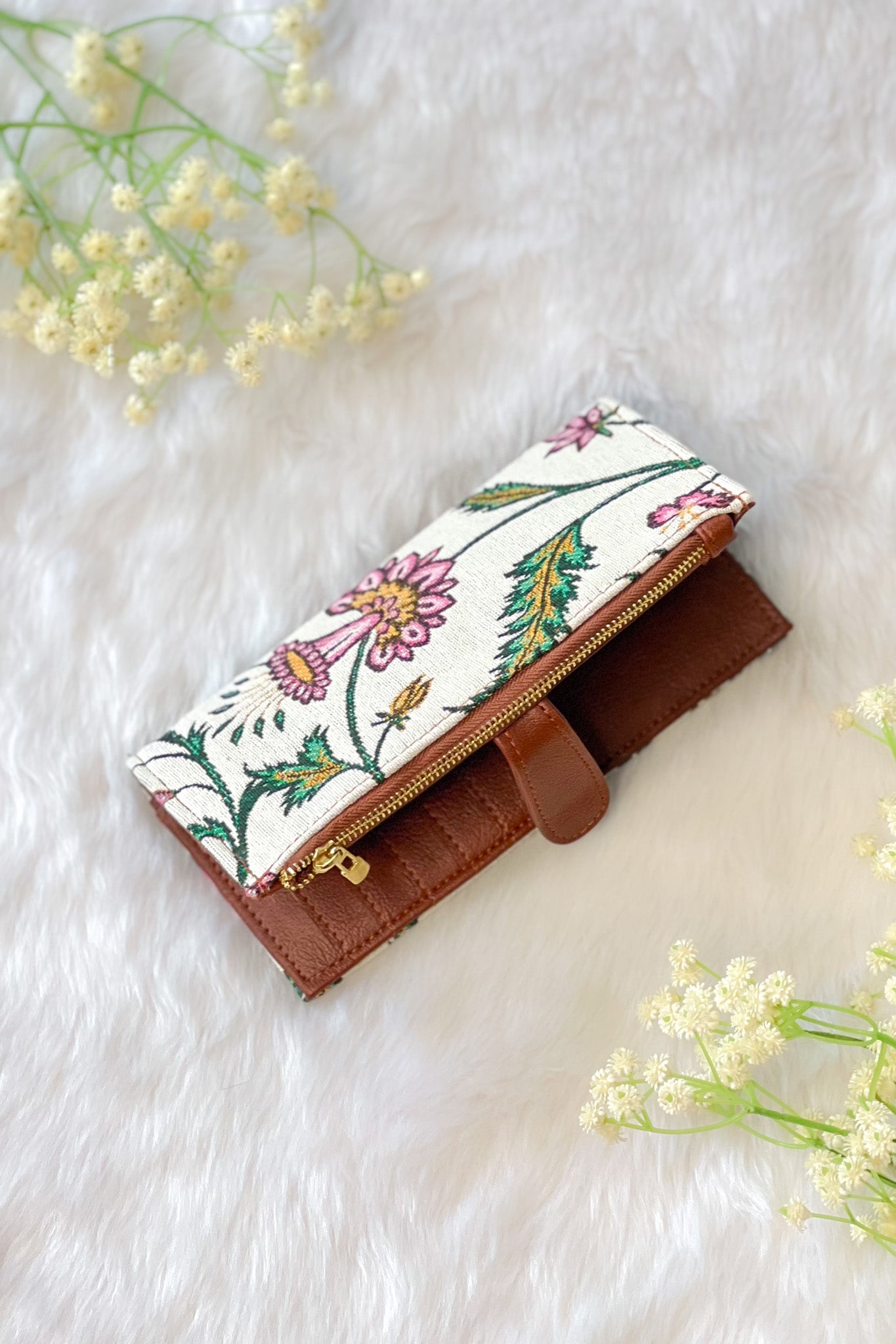 White Lotus Wallet
