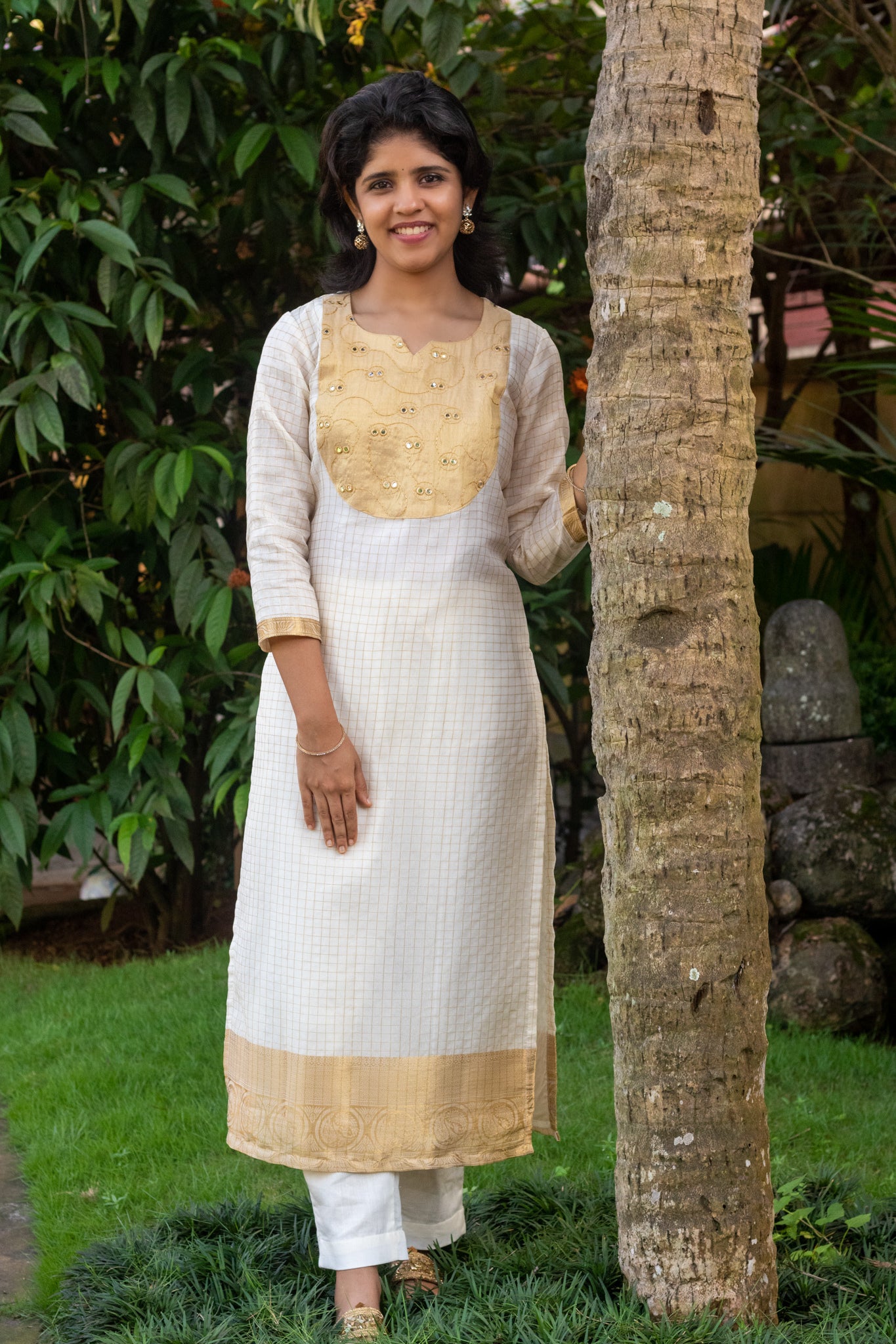 Kerala Kasavu Pavadai (skirt) with Crop top with Kathakali theme and L –  Tajaani Designs